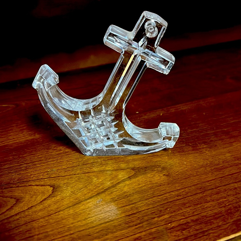 Crystal anchor